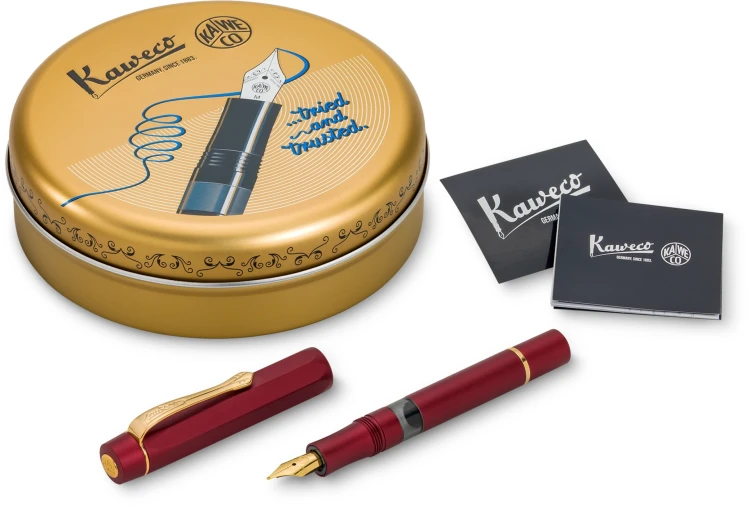 Kaweco_Piston_Filler_Sport_Bordeaux_Set_Packaging_Spread_02_s_1920x1300.webp