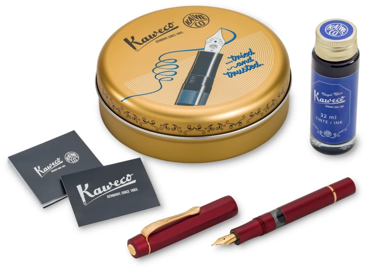 Kaweco_Piston_Filler_Sport_Bordeaux_Set_Packaging_Spread_01_s_1920x1408.webp